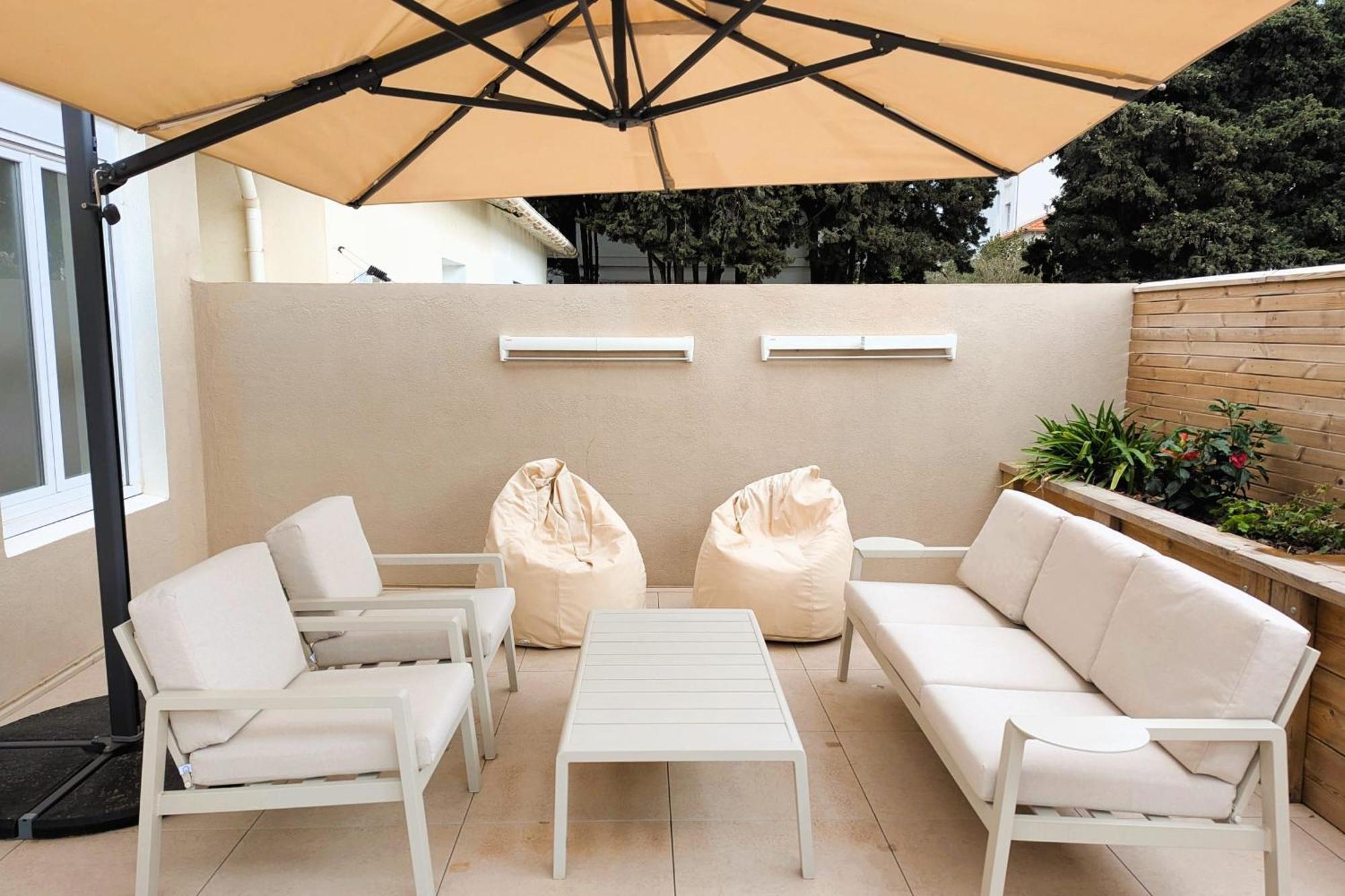 Penthouse With Large Terrace Near Beaches Apartment